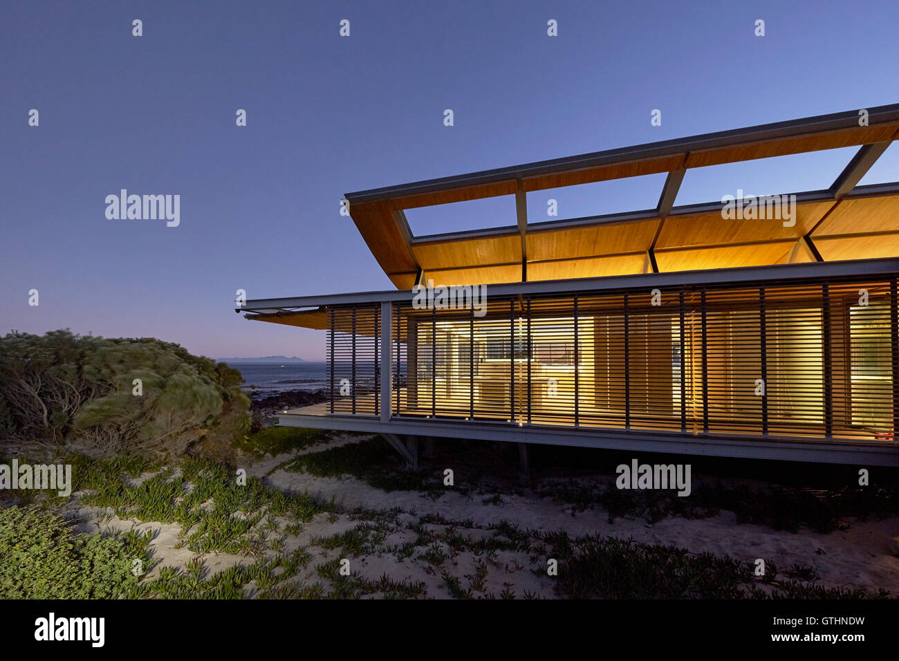 Illuminated modern luxury house at dusk Stock Photo - Alamy