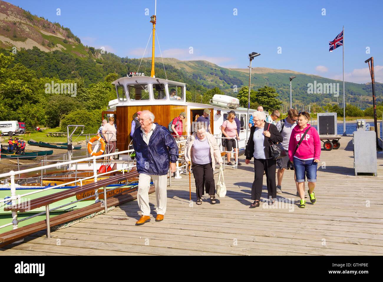 Tourists disembarking a cruise from Ullswater Steamer. Glenridding Pier, Ullswater, Penrith, The Lake District National Park, UK Stock Photo