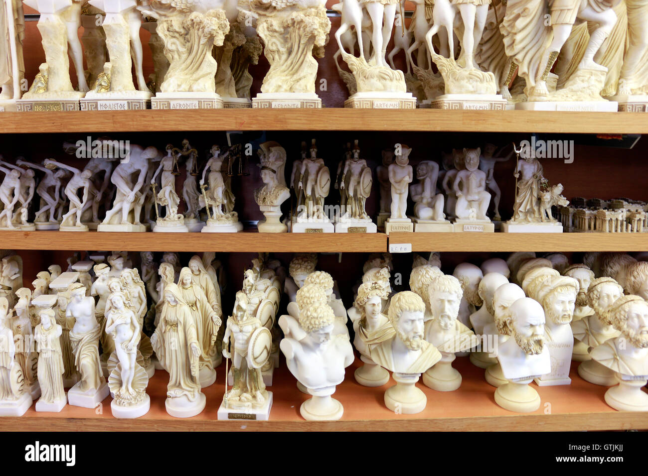 Souvenirs: Skulpturen mit den Buesten beruhmter griechischer Philosophen und Staatsmaenner der Antike, Athen, Griechenland. Stock Photo