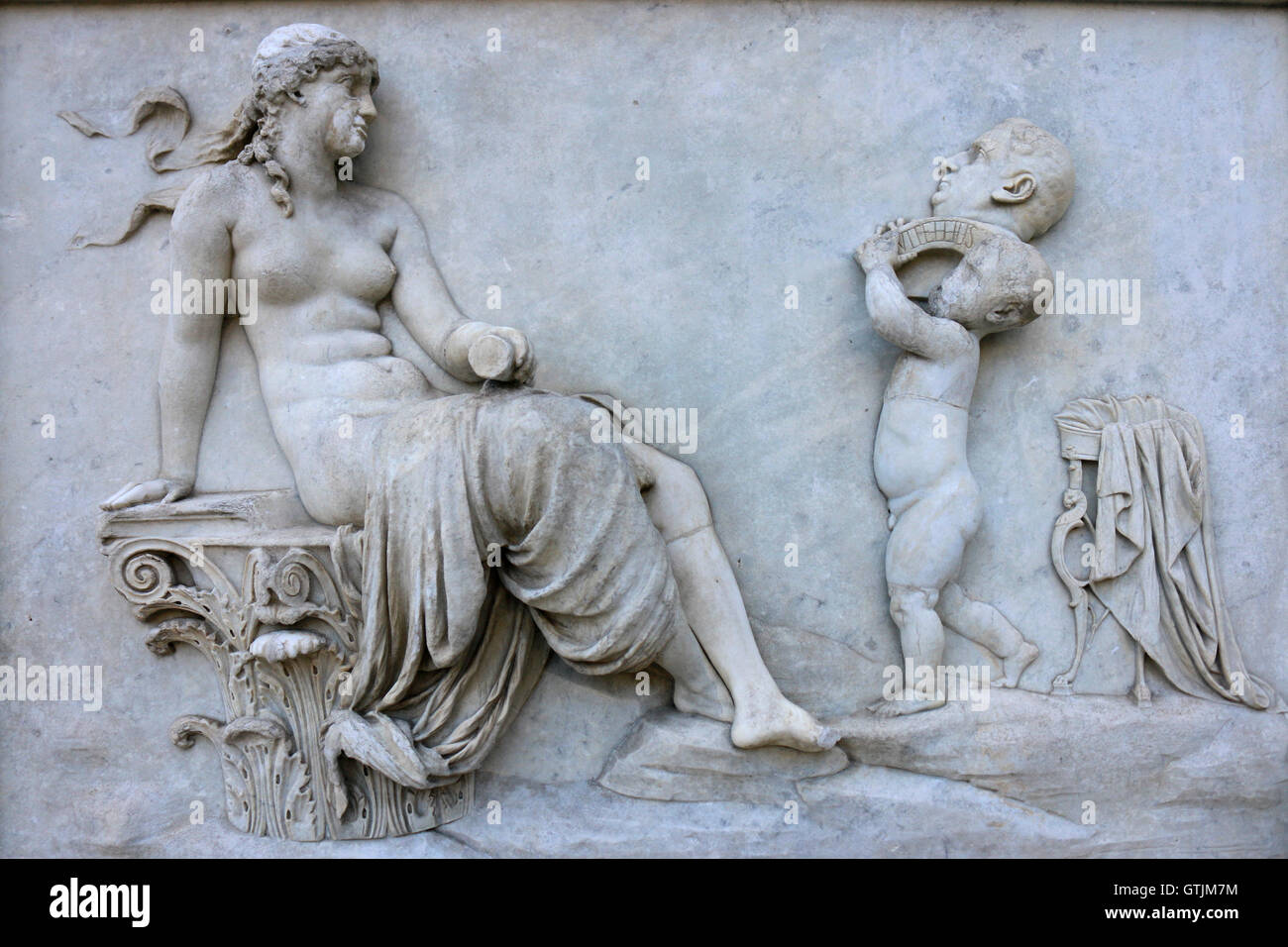 Szene einer Koepfung, Berlin-Mitte. Stock Photo