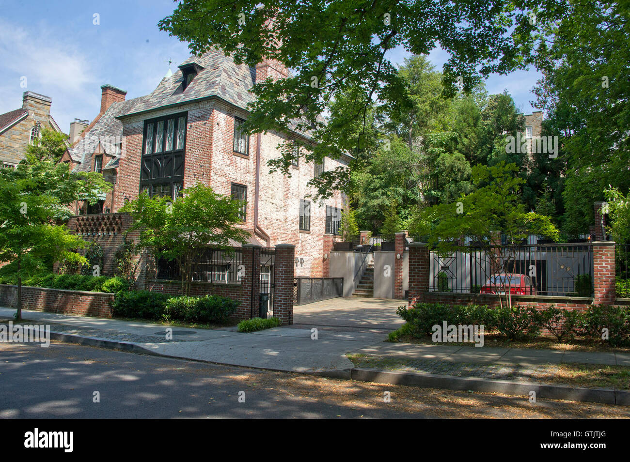 house-at-2446-belmont-road-nw-washington-dc-20008-on-may-25-2016-where-GTJTJG.jpg