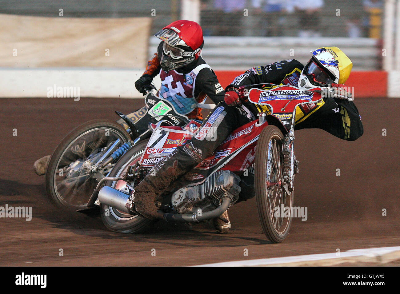 Heat 2: William Lawson (red) and Ben Barker - Lakeside Hammers vs Coventry Bees - Sky Sports Elite League Speedway at Arena Essex Raceway, Purfleet - 22//08/09 Stock Photo