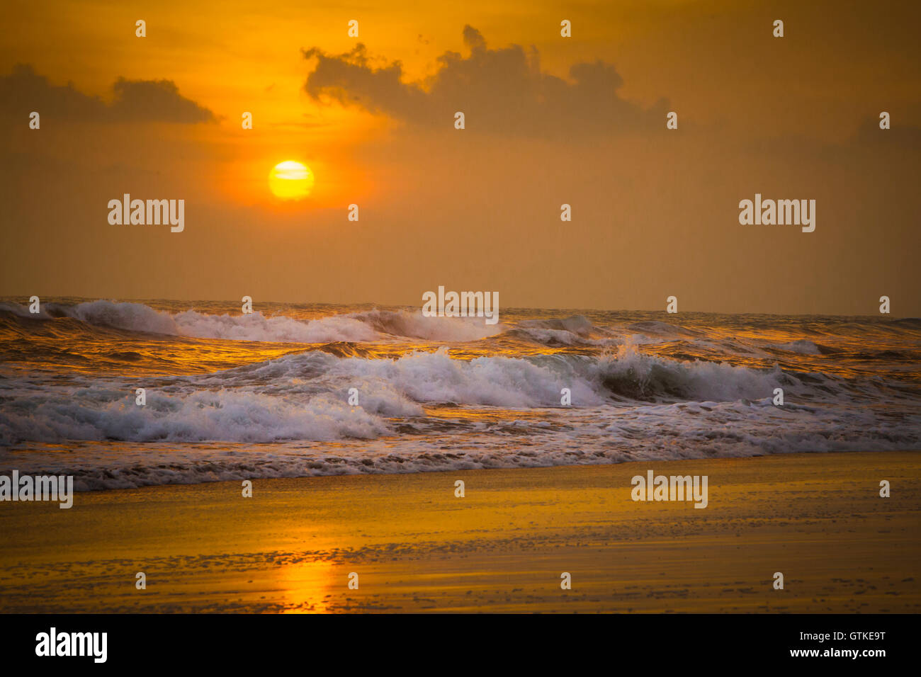 Beach with waves hi-res stock photography and images - Alamy