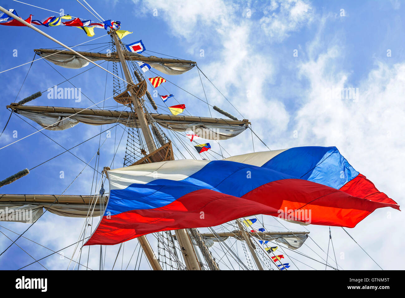 Ship mast flag hi-res stock photography and images - Alamy