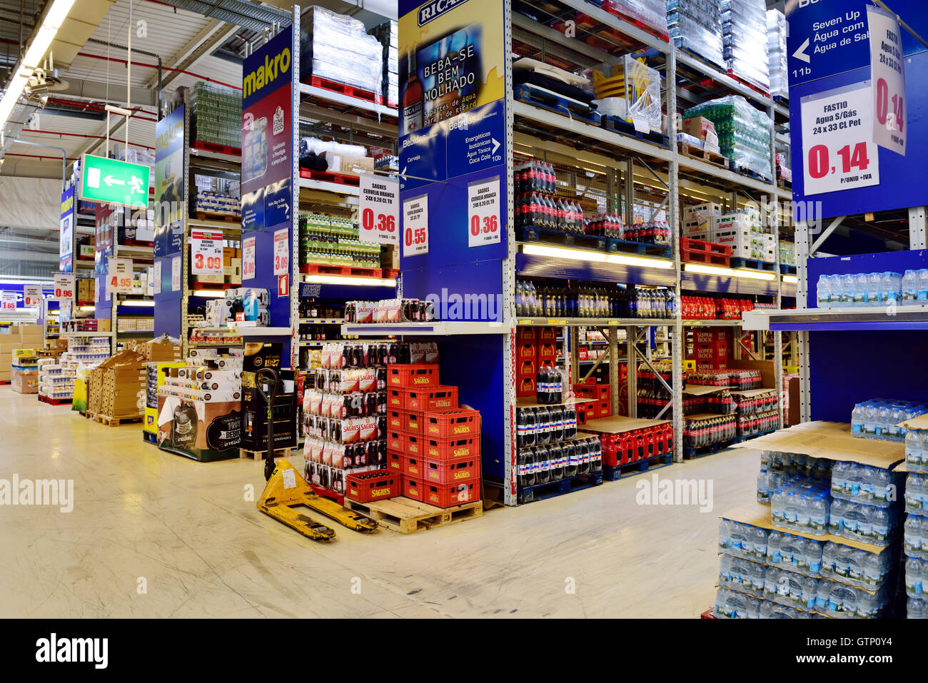 Inside Makro cash and carry wholesale and catering store, Algarve, southern Portugal Stock Photo