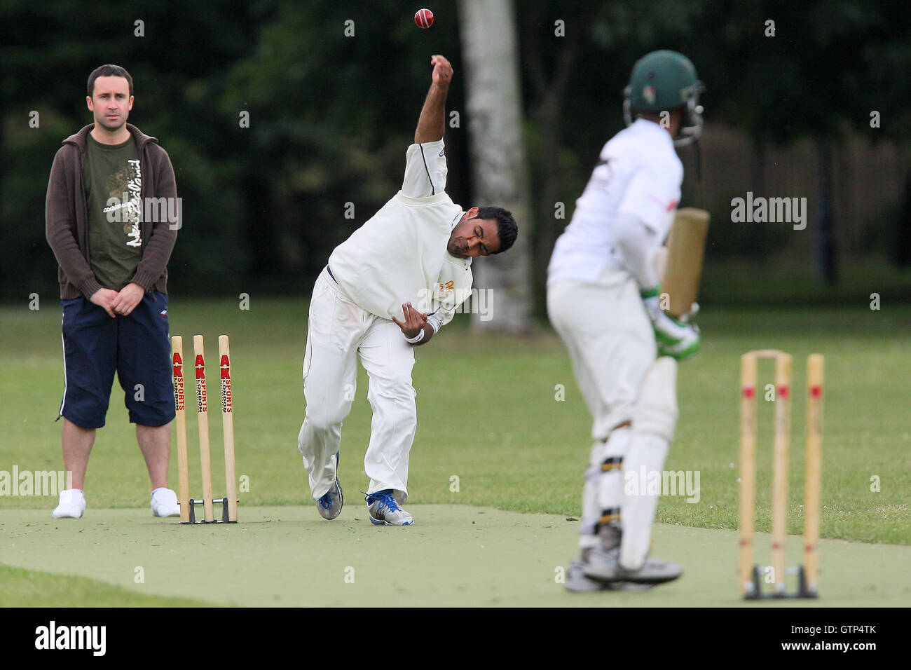 Dynamite Ducks Cc Fielding Vs London Wanderers Victoria Park 