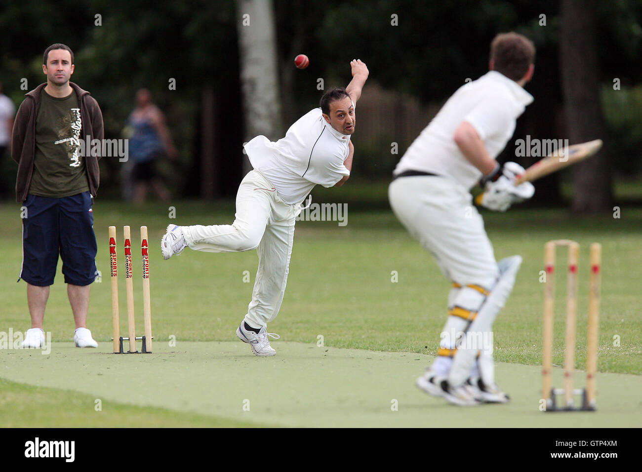 Dynamite Ducks Cc Fielding Vs London Wanderers Victoria Park 