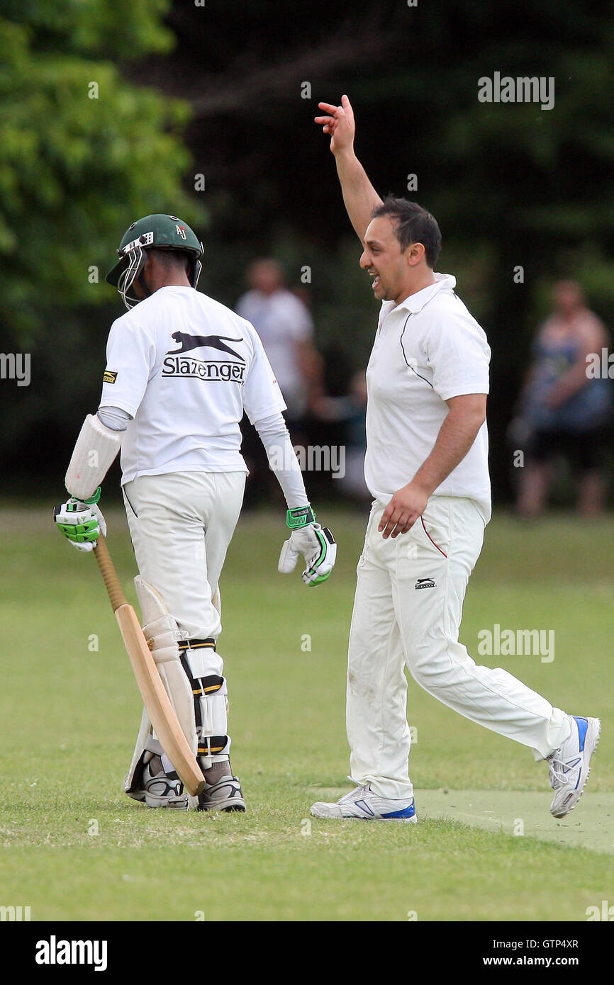 Dynamite Ducks Cc Fielding Vs London Wanderers Victoria Park 