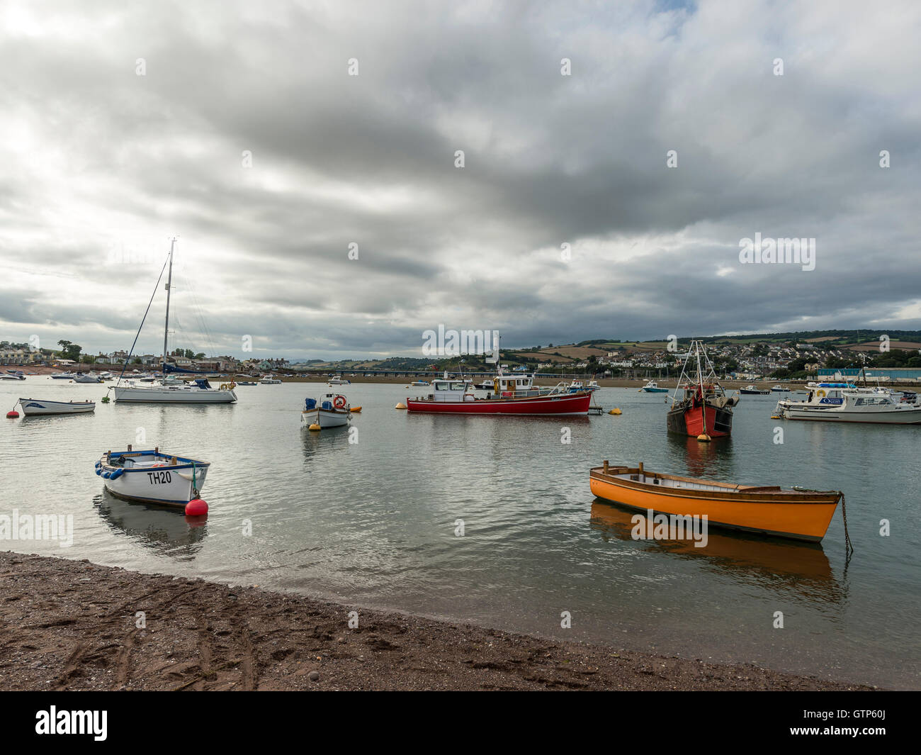 Landscape depicting the seashore along the River Teign at Teignmouth, with views of Shaldon Bridge and Shaldon in the background Stock Photo
