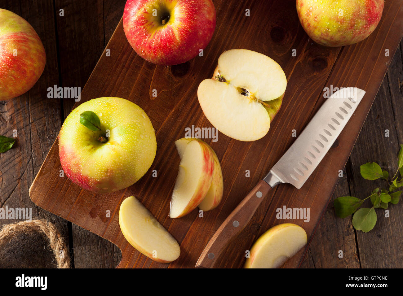 Raw Organic Honeycrisp Apples Ready to Eat Stock Photo Alamy