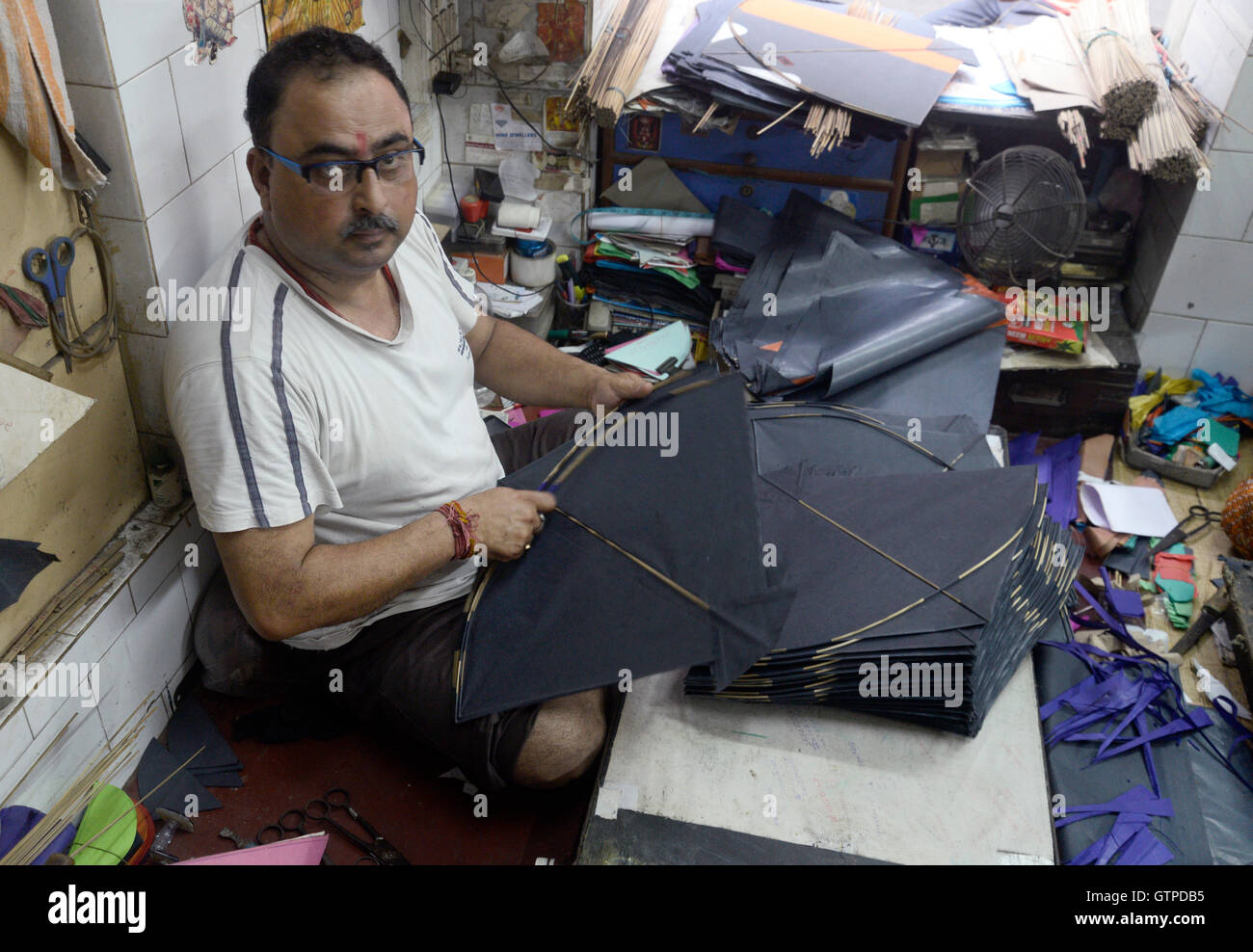 Kolkata, India. 09th Sep, 2016. Nilmani Sen(Bisu) shows the kite in his ...