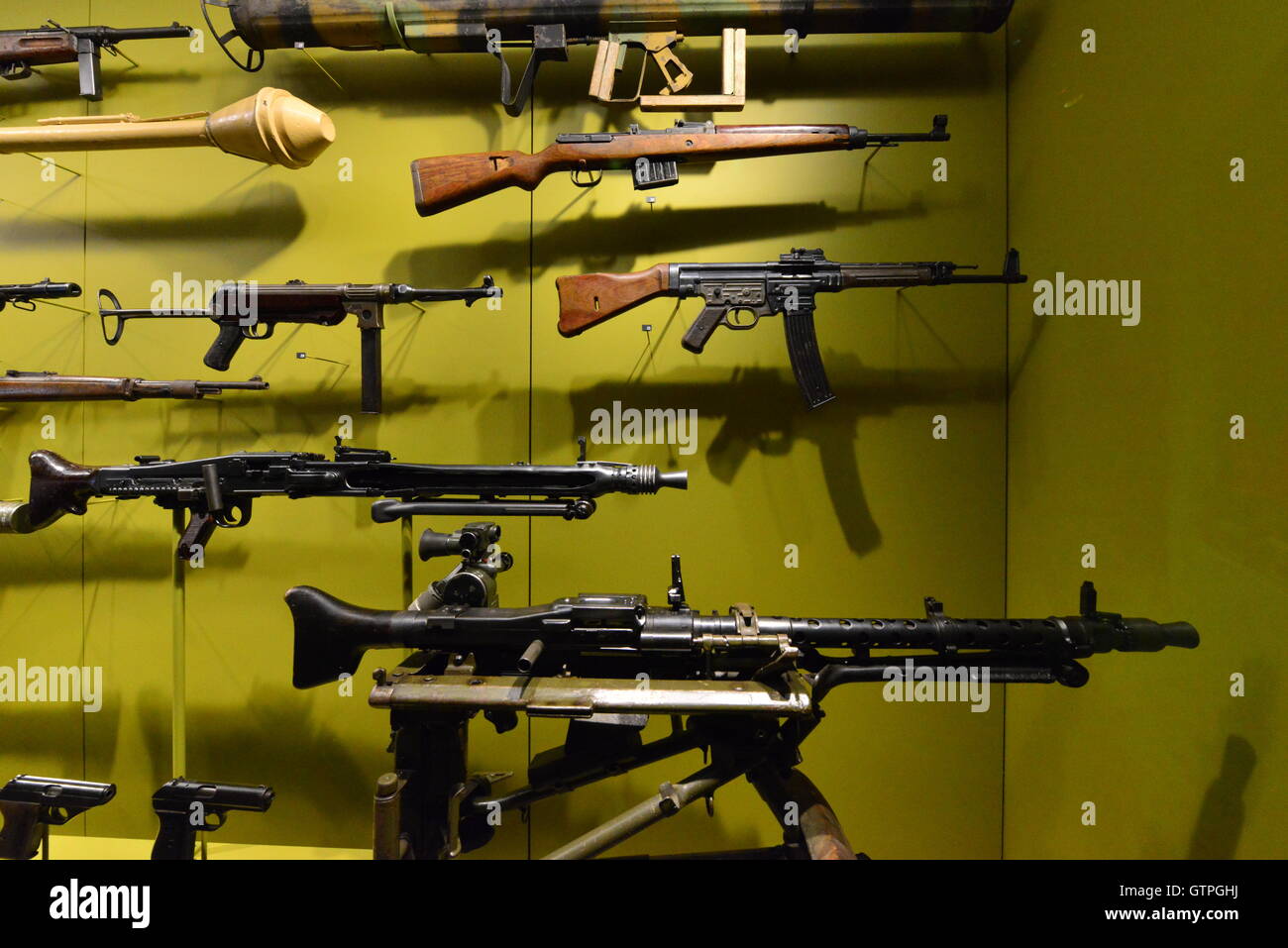 Collection of guns from World War Two Stock Photo - Alamy