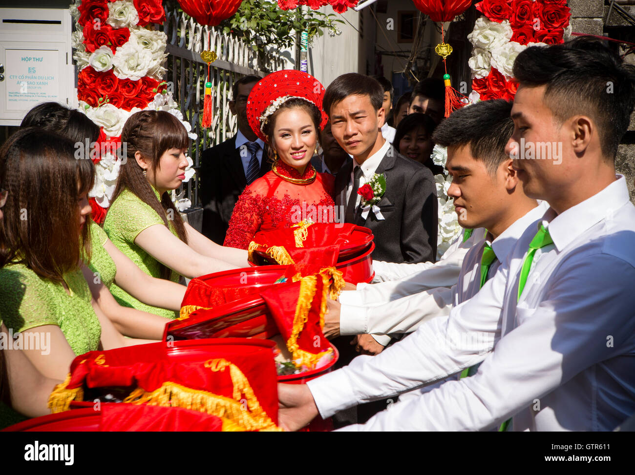 Vietnamese wedding ceremony bride groom husband wife Stock Photo Alamy