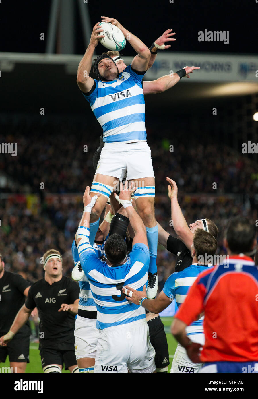 Hamilton, New Zealand. 10th Sep, 2016. The Rugby Championship, New Zealand  All Blacks versus Argentina Pumas. NZ captain Kieran Read goes high in a  lineout but loses possession during the Credit: Action