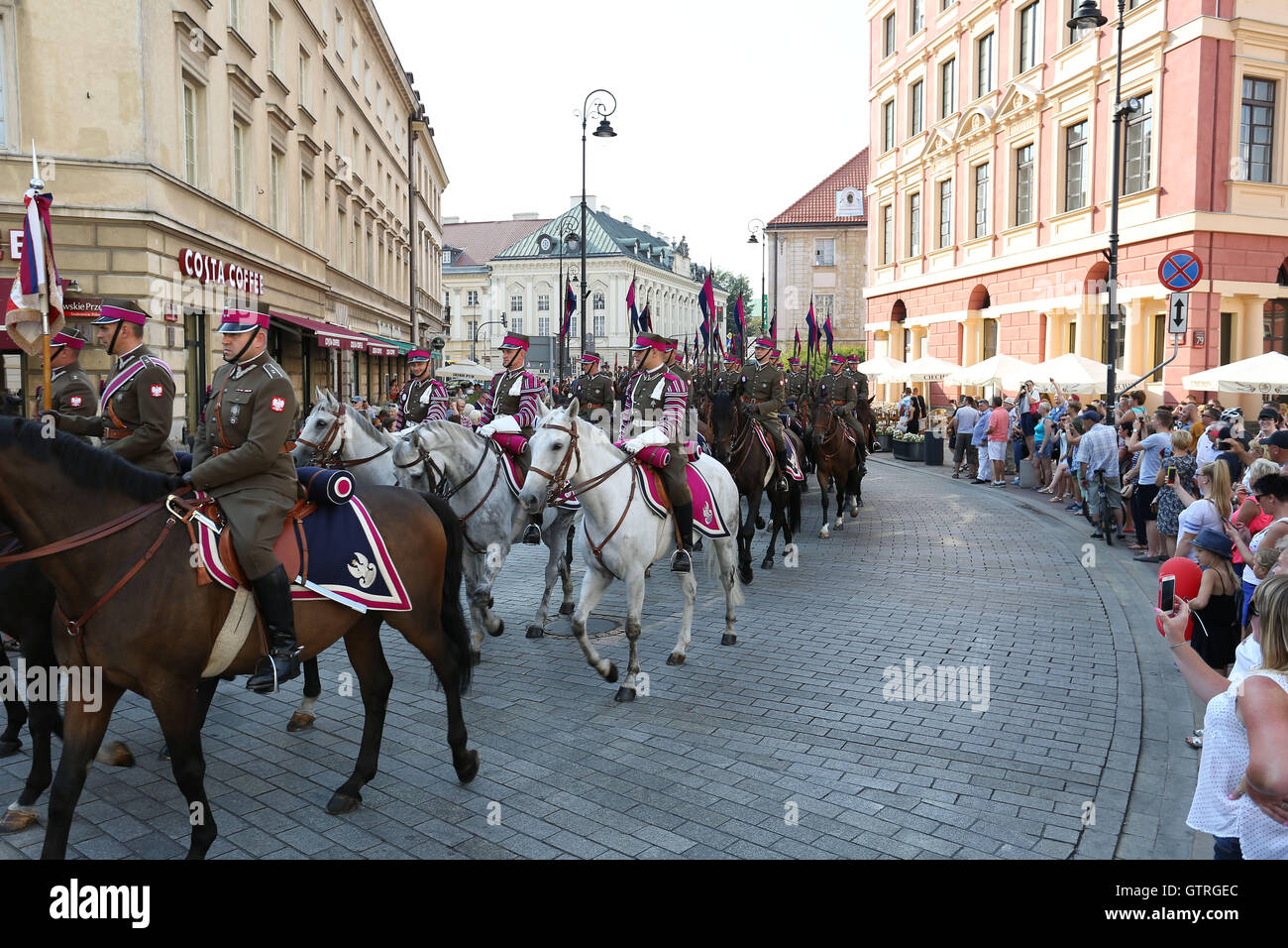 Poland, Warsaw, 10th September 2016: Polish army held Cavalry Celebration Day in Warsaw. The General of the Garrison of Warsaw led the ceremony at the Tomb of the Unknown Soldier after several cavalry units took a ride through Old Town of Warsaw. During celebrations a horse collapsed of the hot temperature in the capitol. Credit:  Madeleine Ratz/Alamy Live News Stock Photo