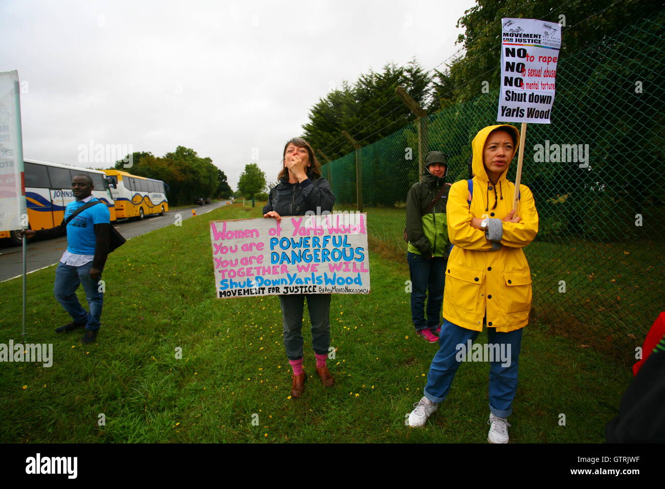 Milton Ernest, Bedford, UK. 10th Sept, 2016. Demonstrators gather near ...