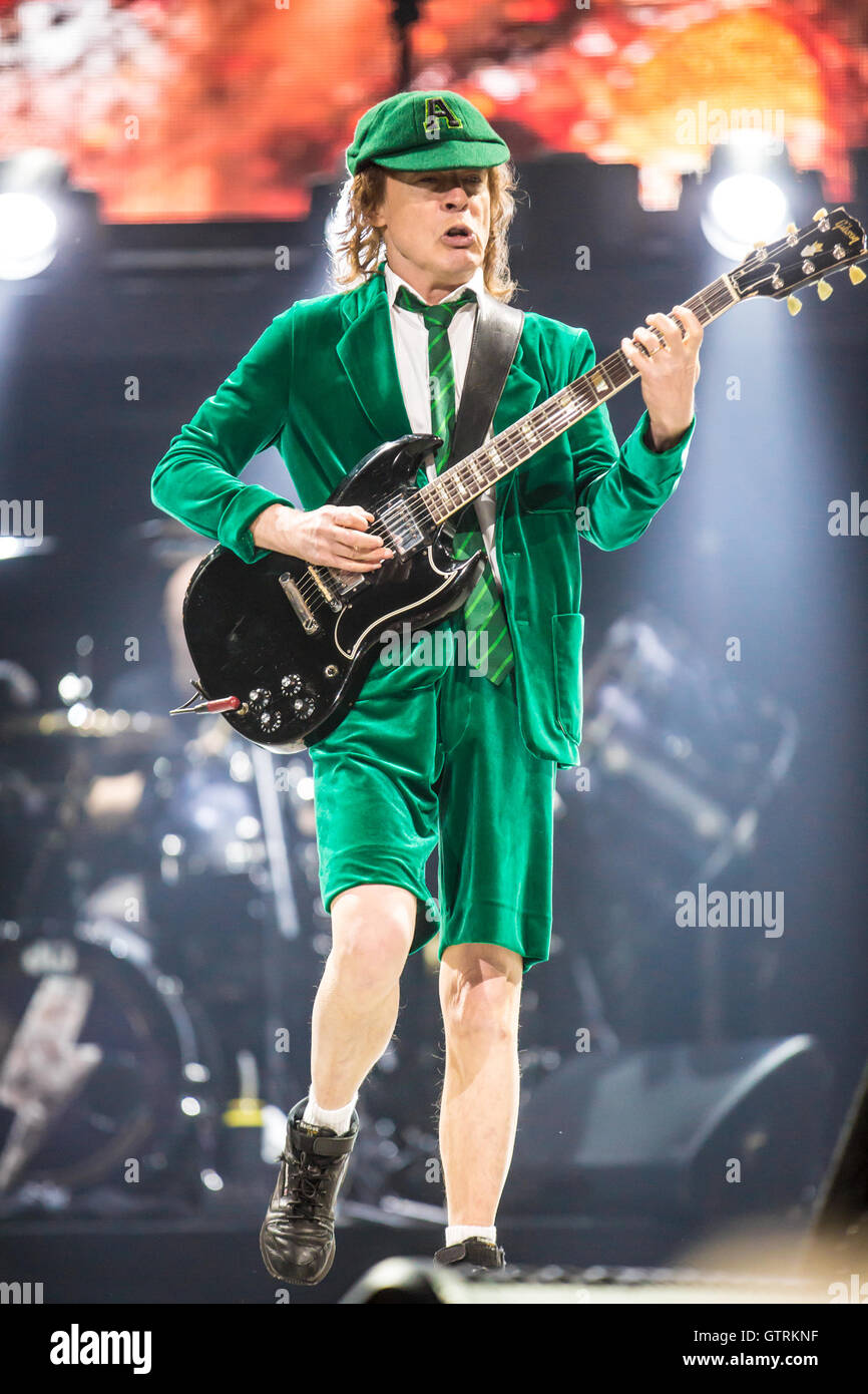 Auburn Hills, Michigan, USA. 9th Sep, 2016. ANGUS YOUNG of AC/DC performing  on the Rock or Bust World Tour at the Palace of Auburn Hills in Auburn  Hills, MI on September 9th
