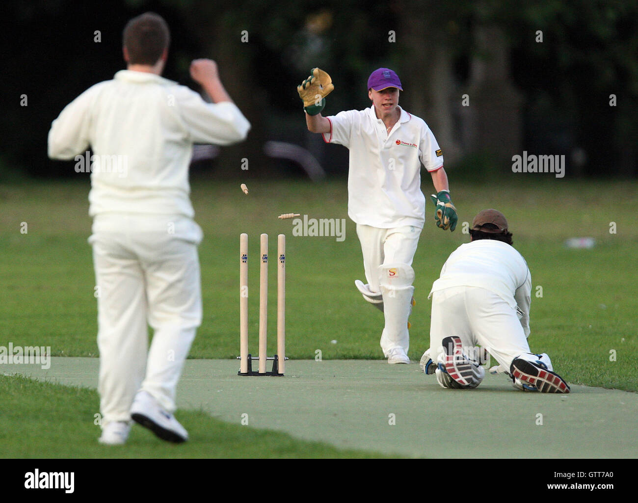 Scott of VPJ stumps Ozer of Goodmayes off of the bowling of Bruno - Victoria Park Juniors vs Goodmayes - Victoria Park Community Cricket League - 09/06/08 Stock Photo