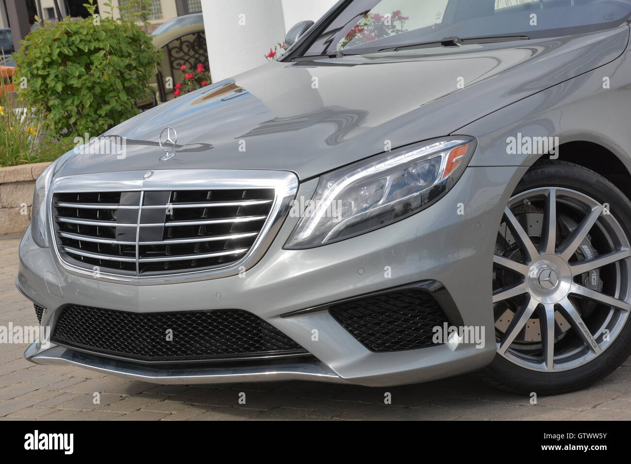 Silver amg wheels hi-res stock photography and images - Alamy