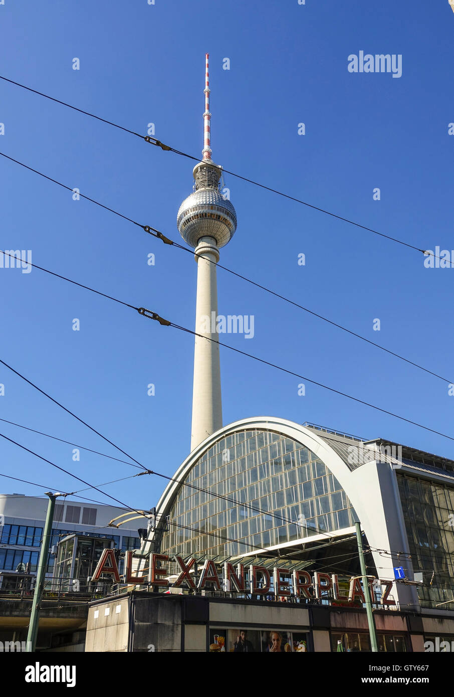 Train Station Berlin Alexanderplatz And TV Tower Stock Photo Alamy train-station-berlin-alexanderplatz-and-tv-tower-stock-photo-alamy