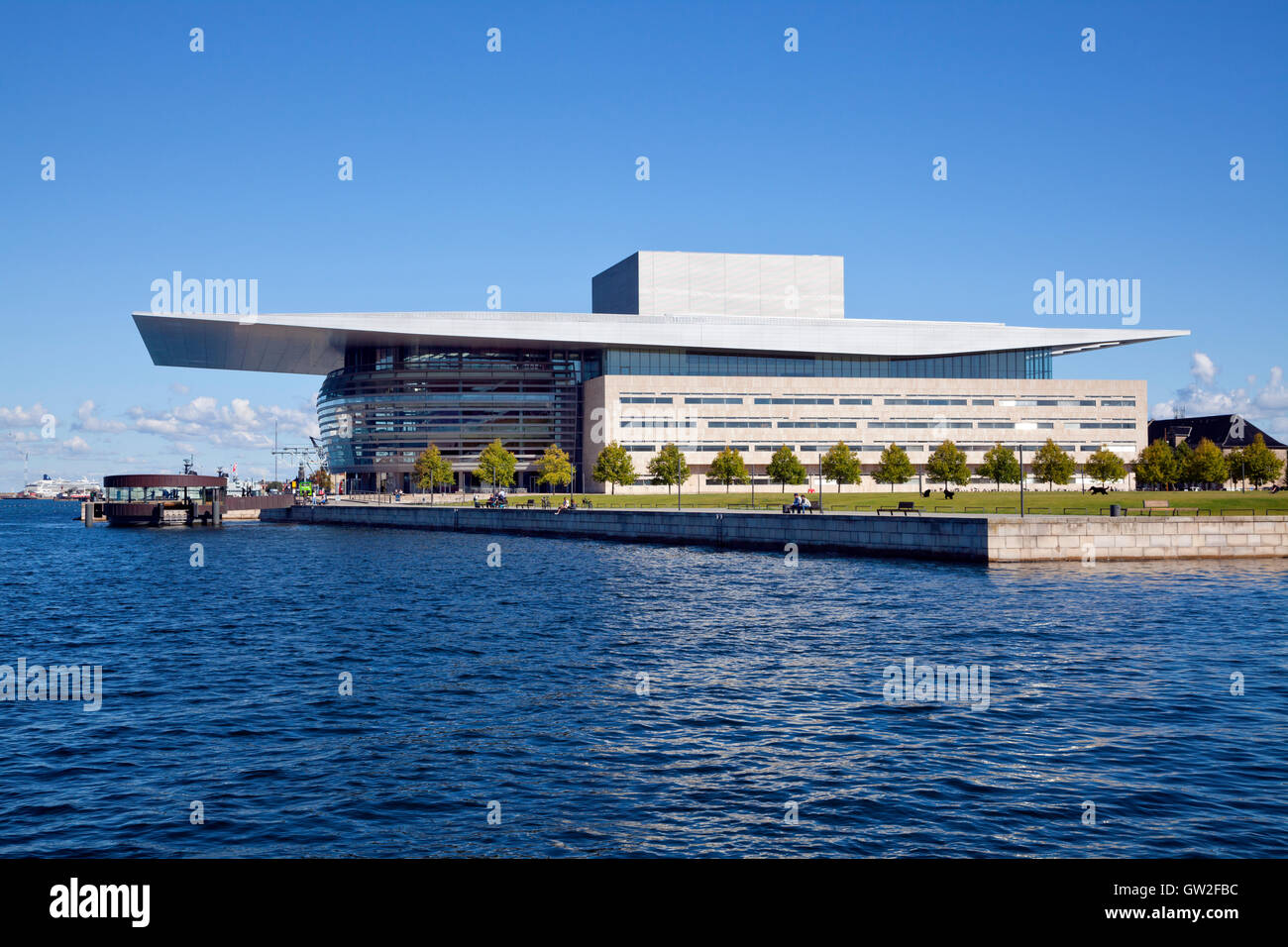 The Royal Danish Opera House on Holmen, Copenhagen inner harbour, Denmark. Modern architecture by Henning Larsen. A gift from Maersk Mc-Kinney Møller Stock Photo