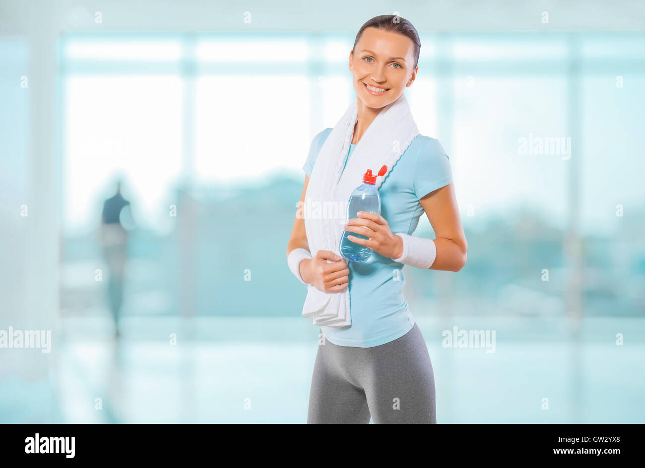 a sportswoman holding bottle of water Stock Photo - Alamy