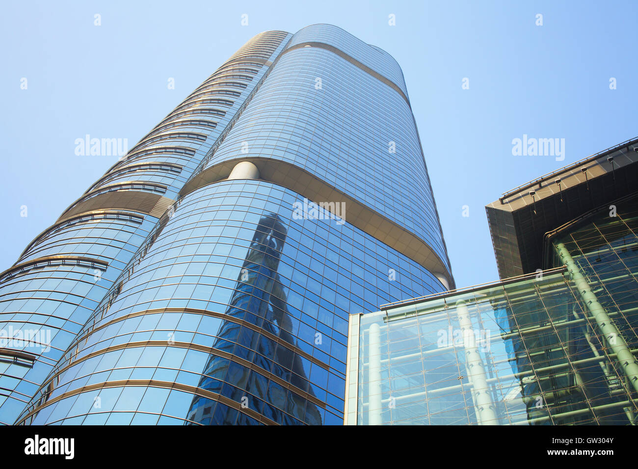 Business in high rise building hi-res stock photography and images - Alamy
