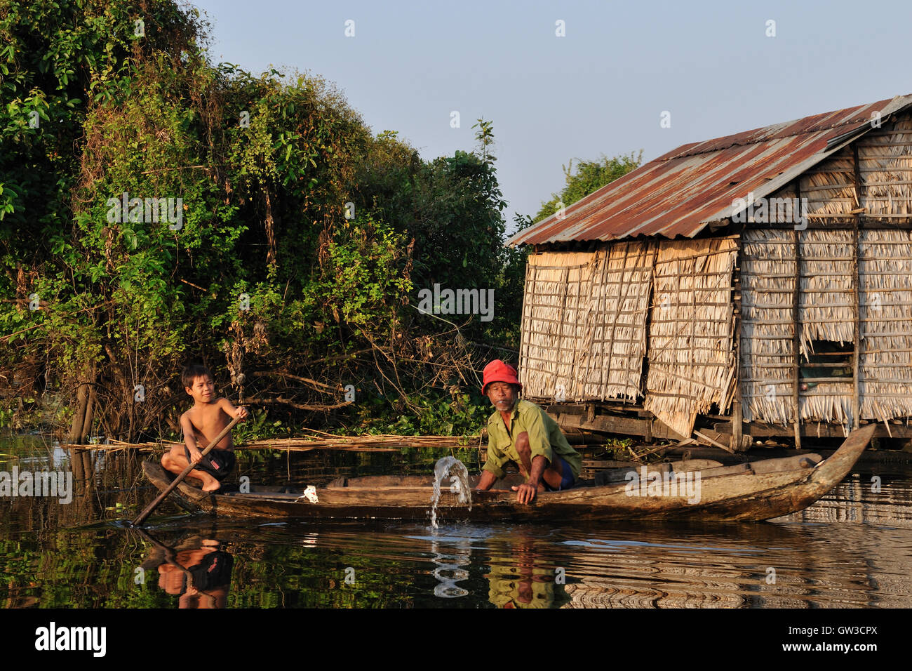 Tonlé Sap, Village - the home of villagers living in floating houses ...