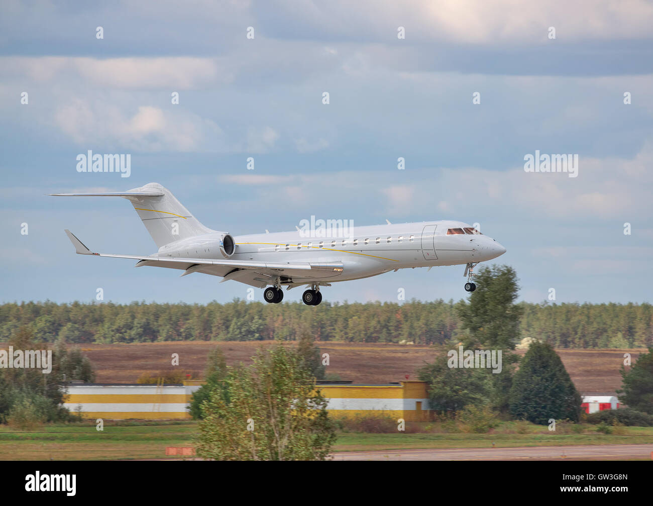 Business jet landing hi-res stock photography and images - Alamy
