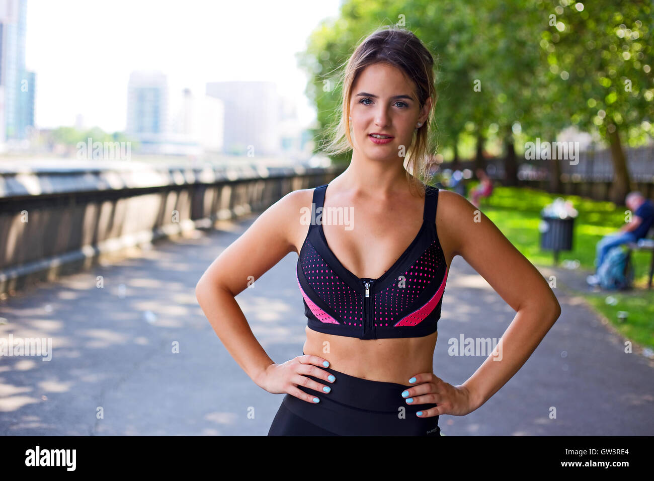 Run ready pose hi-res stock photography and images - Alamy