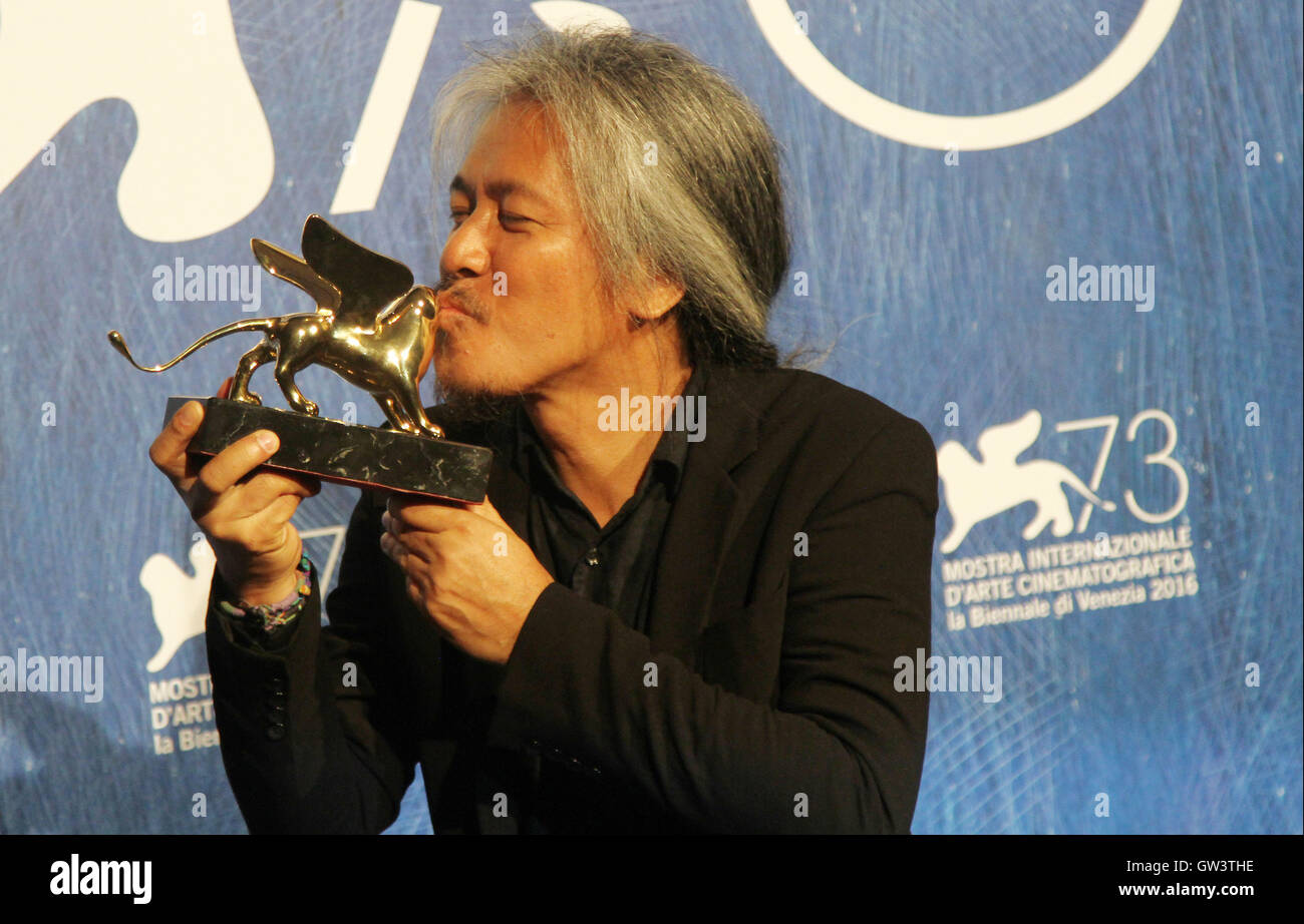 Venice, Italy. 10th Sep, 2016. Director Lav Diaz with Gold Lion for the movie 'Ang Babaeng Humayo (The Woman who left)' during the 73rd Venice Film Festival in Venice. Credit:  Andrea Spinelli/Pacific Press/Alamy Live News Stock Photo