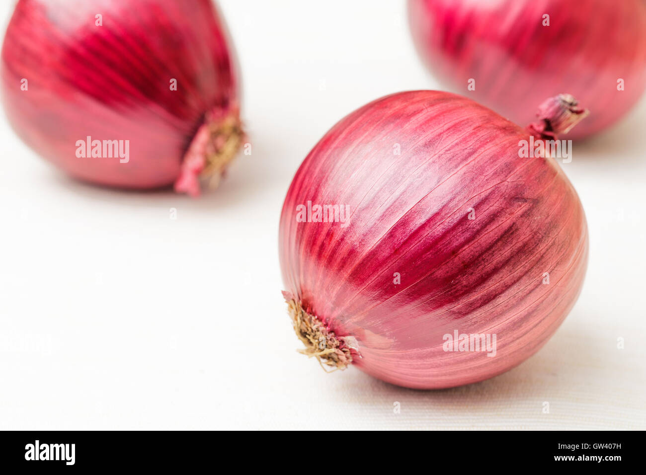 Red onion bulb hi-res stock photography and images - Alamy