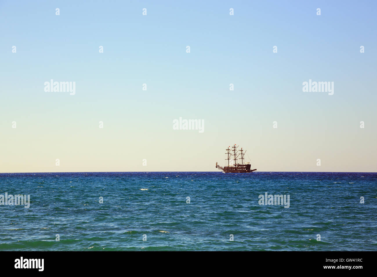 Ship pirate hi-res stock photography and images - Page 2 - Alamy