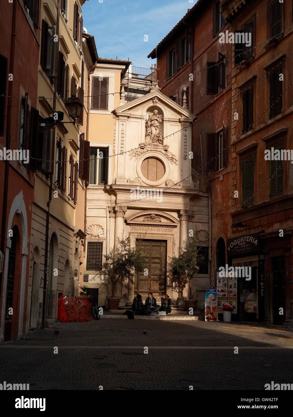 AJAXNETPHOTO. 2015. ROME, ITALY. - A SUNLIT CORNER OF THE HISTORIC LAZIO DISTRICT OF THE CITY HIGHLIGHTING THE CATHOLIC CHURCH OF SANTA BARBARA NEAR VIA DEI GIUBBONARI.   PHOTO:JONATHAN EASTLAND/AJAX  REF:GX151012 668 Stock Photo