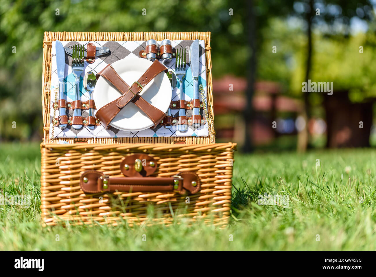 Opened Picnic Basket With Cutlery In Spring Green Grass Stock Photo - Alamy