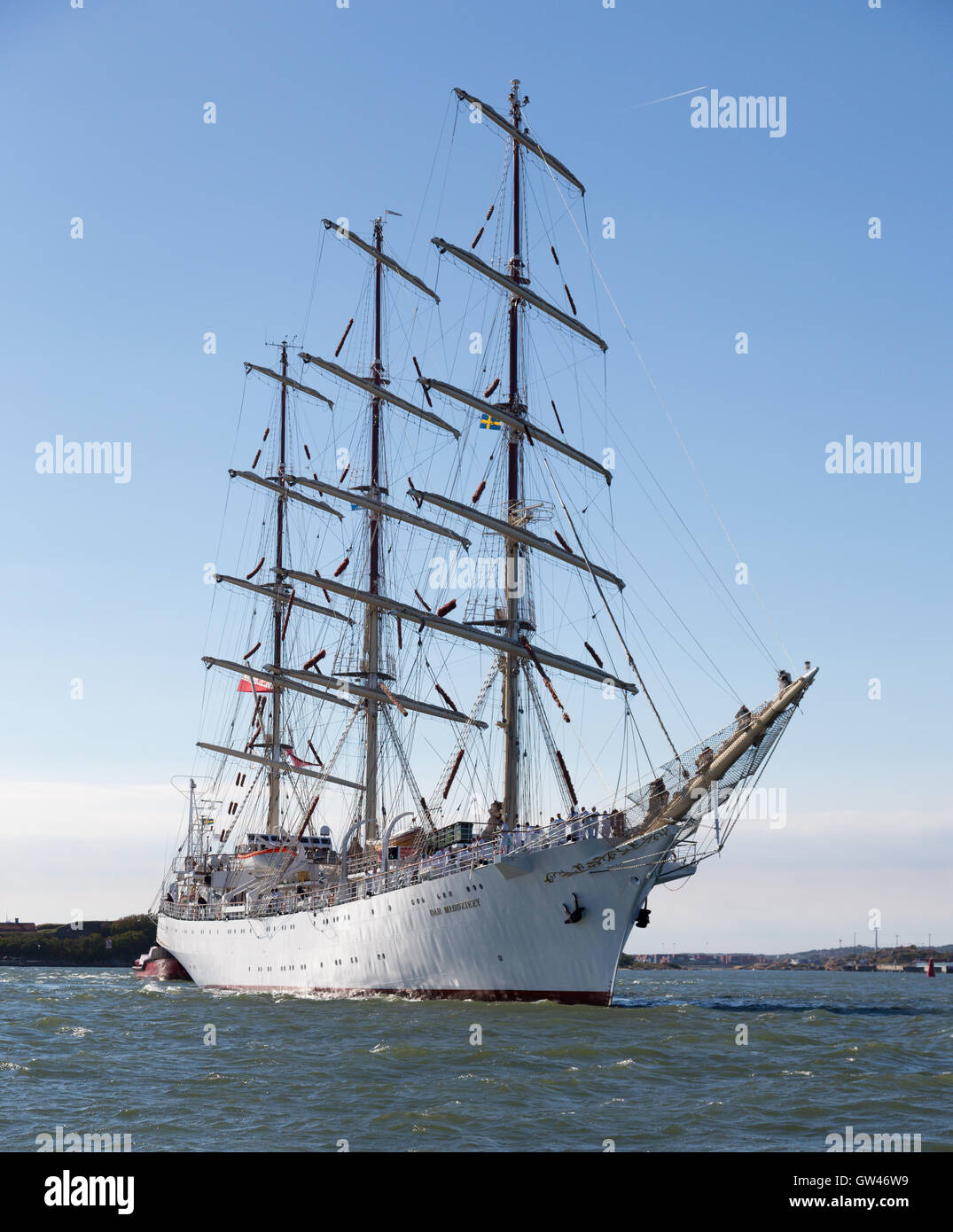 Full rigged sailing ships hi-res stock photography and images - Alamy