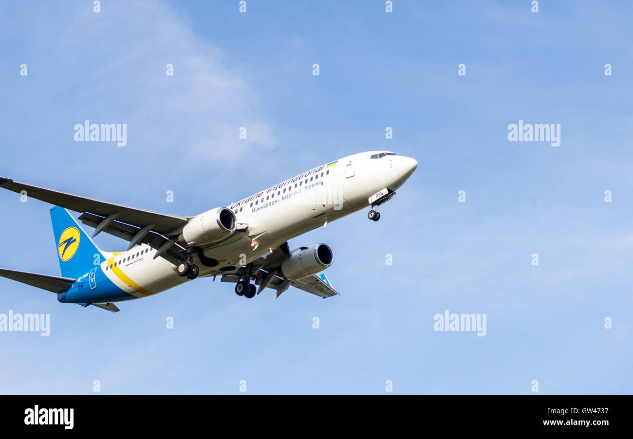 Boeing 737 in the flight Background Stock Photo - Alamy