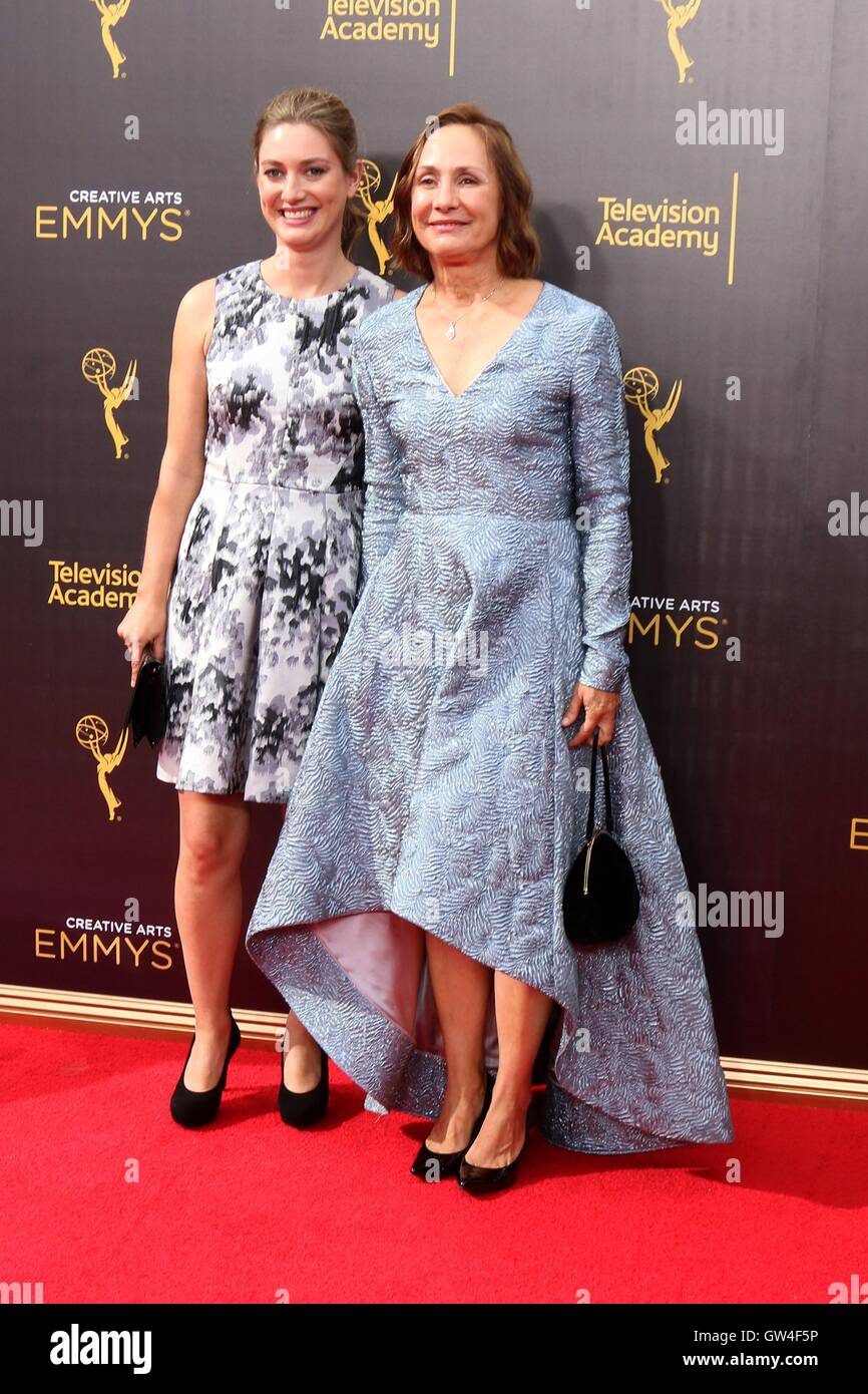 Los Angeles, CA, USA. 10th Sep, 2016. Zoe Perry, Laurie Metcalf at arrivals for 2016 Creative Arts Emmy Awards - SAT, Microsoft Theater, Los Angeles, CA September 10, 2016. Credit:  Priscilla Grant/Everett Collection/Alamy Live News Stock Photo