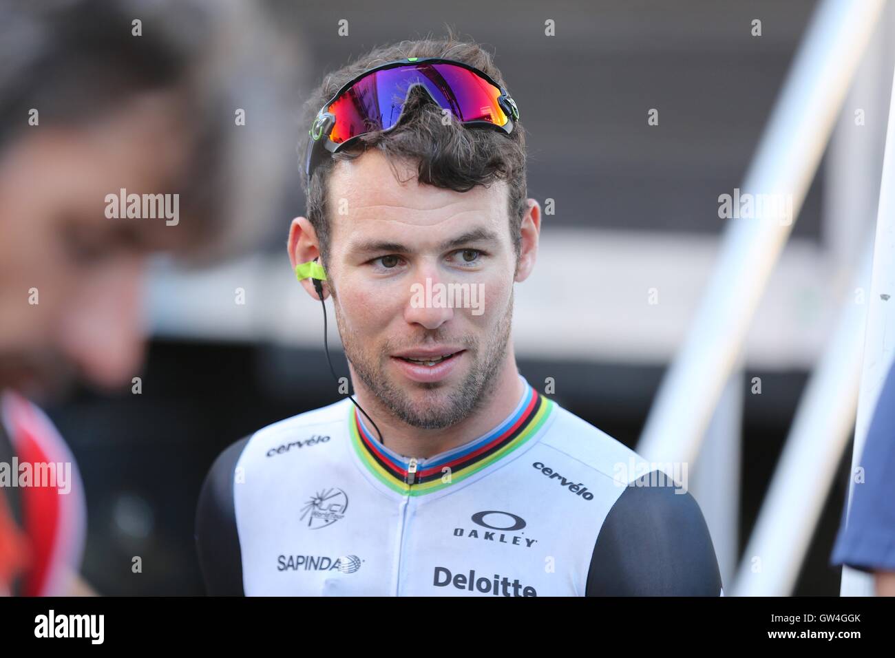 London, UK.  11th September 2016. Tour of Britain stage 8, circuit race.  Mark Cavendish at sign on before the start of the race Credit:  Neville Styles/Alamy Live News Stock Photo