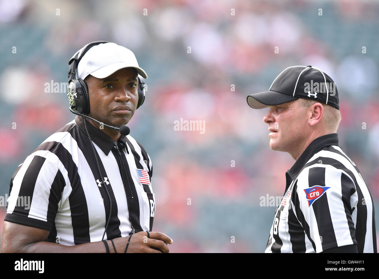 Instant replay officials hi-res stock photography and images - Alamy