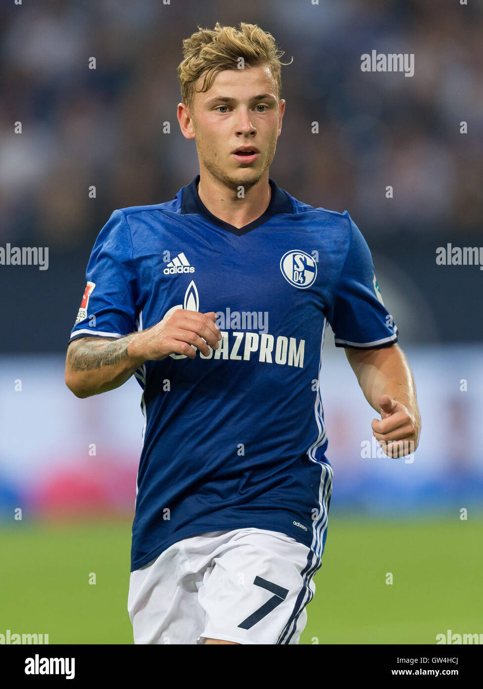 Bayern's Max Meyer in action during the Bundesliga soccer match between FC  Schalke 04 and Bayern Munich at Veltins Arena in Gelsenkirchen, Germany, 9  September 2016. PHOTO: GUIDO KIRCHNER/dpa Stock Photo - Alamy