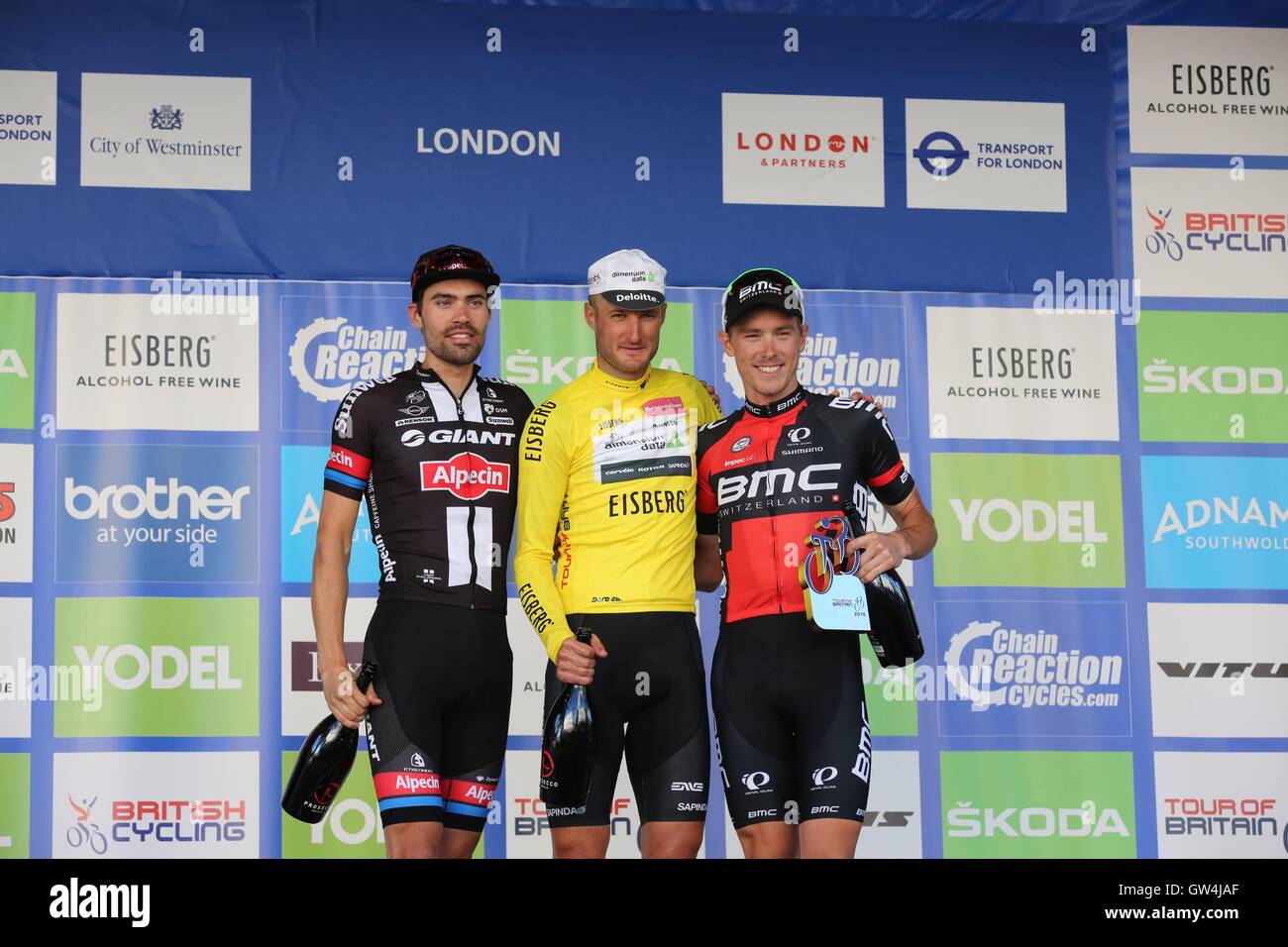London, UK.  11th September 2016. Tour of Britain stage 8, circuit race.  Steve Cummings (centre) wins the tour, Tom Dumoulin (left) is second and Rohan Dennis (right) is thrid Credit:  Neville Styles/Alamy Live News Stock Photo