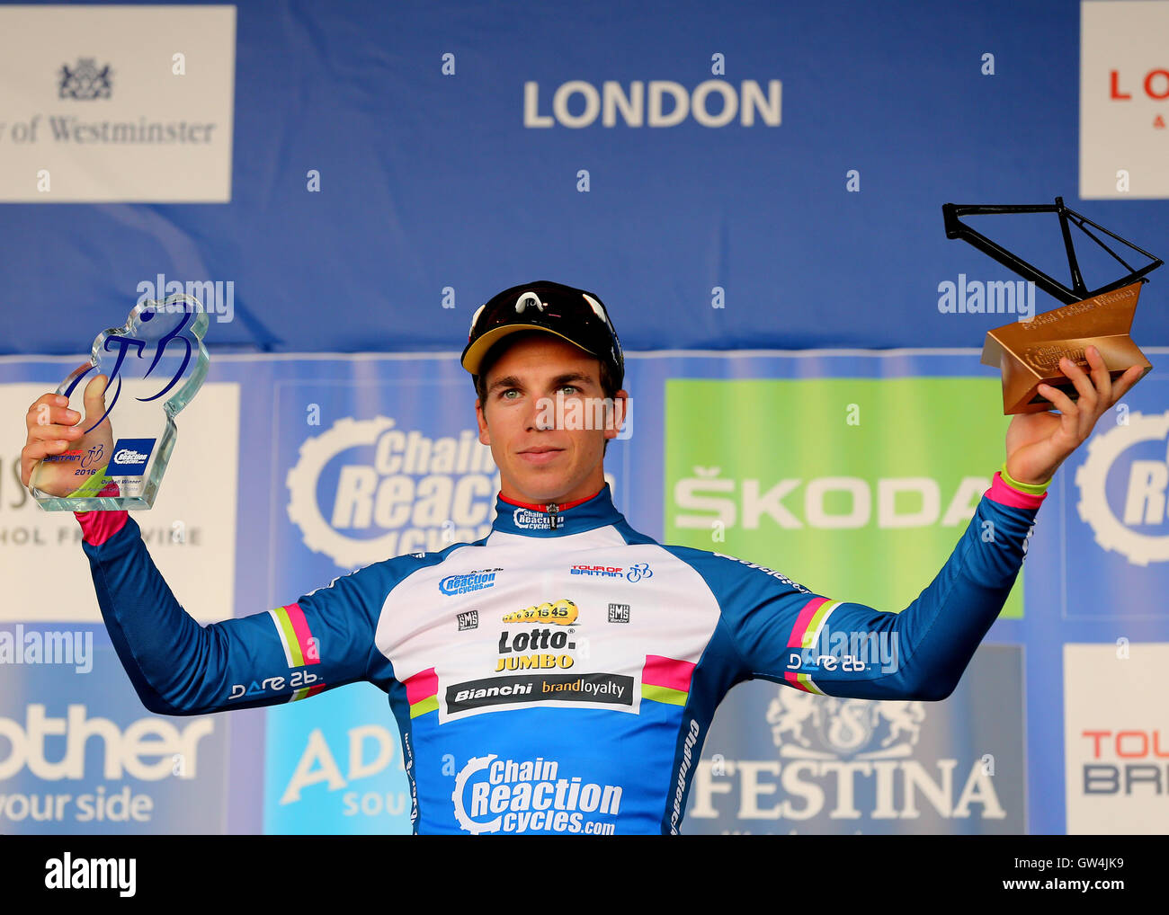 London, UK. 11th Sep, 2016. Tour of Britain Cycling, Stage 8. The London Finishing Stage. Overall Chain Reaction Points Winner Dylan Groenewegen of Team Lotto NL Jumbo celebrates with his Trophy Credit:  Action Plus Sports/Alamy Live News Stock Photo
