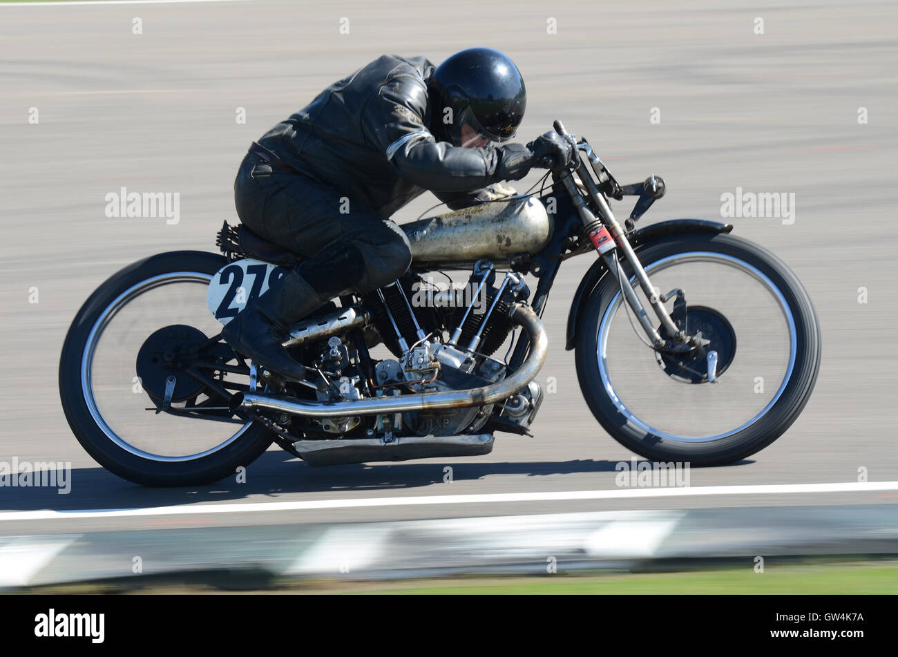 Goodwood Revival Brough Superior Ss100 Motorbike Racing Stock Photo Alamy Goodwood Revival Brough Superior Ss100 Motorbike Racing Stock Photo Alamy