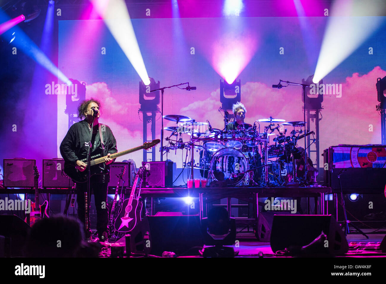 Jason cooper the cure hi-res stock photography and images - Alamy