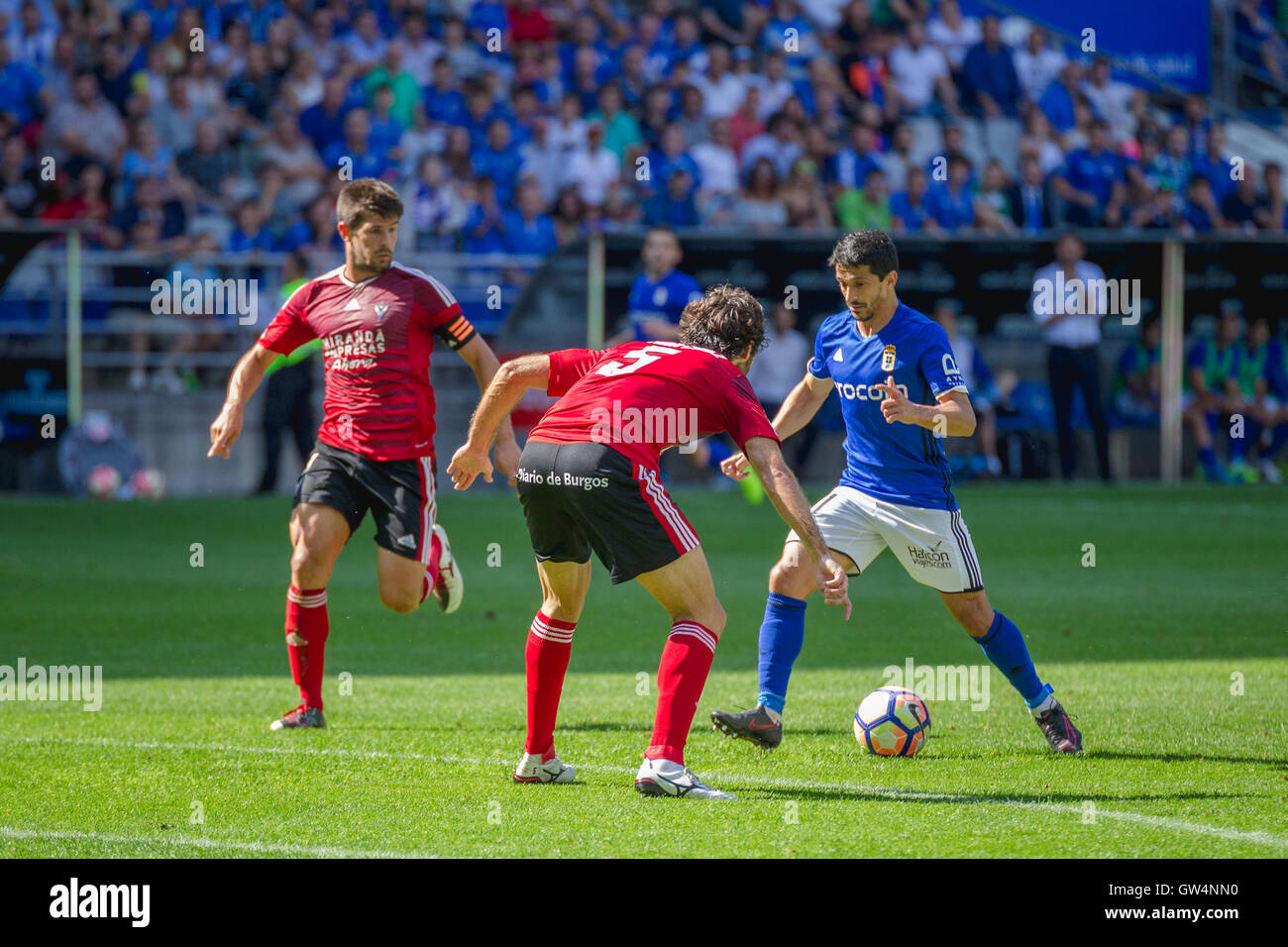 Carlos Tartiere stadium, Oviedo, Asturias, Spain. 11th Sep, 2016. Liga 123 match between Real Oviedo v CD Mirandes.Final result 0-0. J. Pereira (Real Oviedo) tries to drible Fran Cruz (Mirandes). Credit:  Alvaro Campo/Alamy Live News Stock Photo