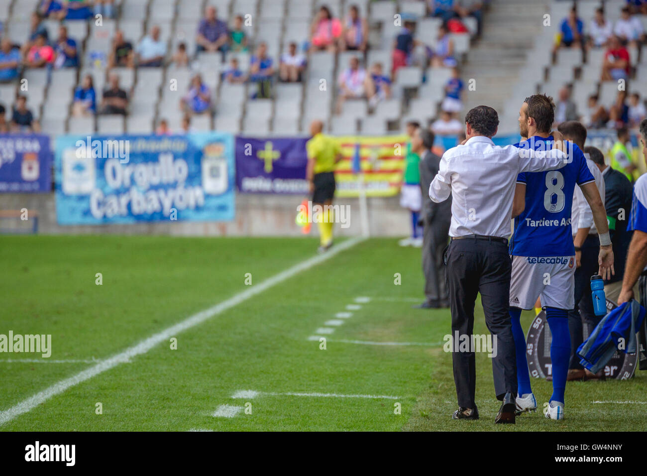 Carlos Tartiere stadium, Oviedo, Asturias, Spain. 11th Sep, 2016. Liga 123 match between Real Oviedo v CD Mirandes.Final result 0-0. Real Oviedo coach Fernando Hierro gives Michu (Real Oviedo) the last words before going to the pitch. Credit:  Alvaro Campo/Alamy Live News Stock Photo