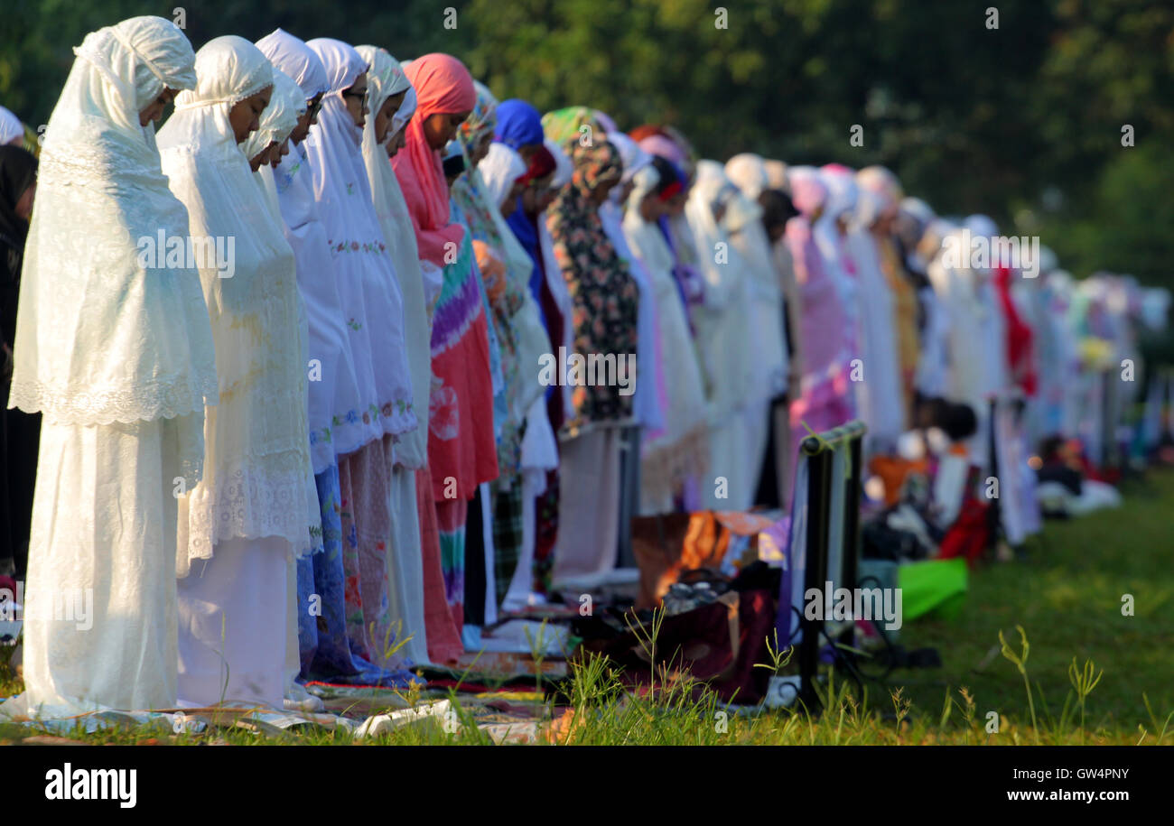 Jakarta, Jakarta, Indonesia. 12th Sep, 2016. Residents of Jakarta came and filled the square of the great mosque of Al-Azhar, Singamangaraja, jakarta to perform ritual prayers Eid al-Adha © Denny Pohan/ZUMA Wire/Alamy Live News Stock Photo