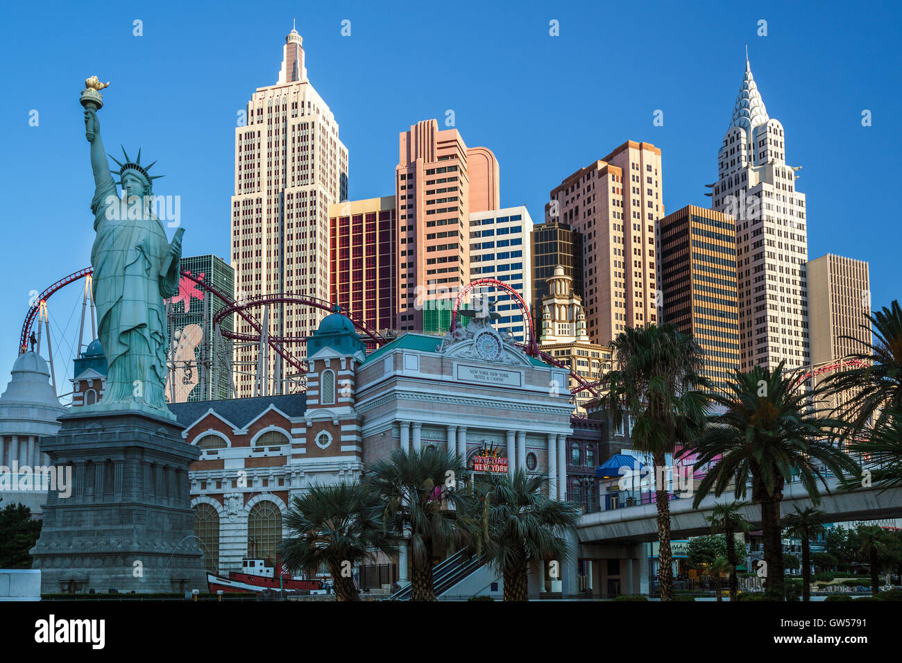The skyline hotel new york hi-res stock photography and images - Alamy