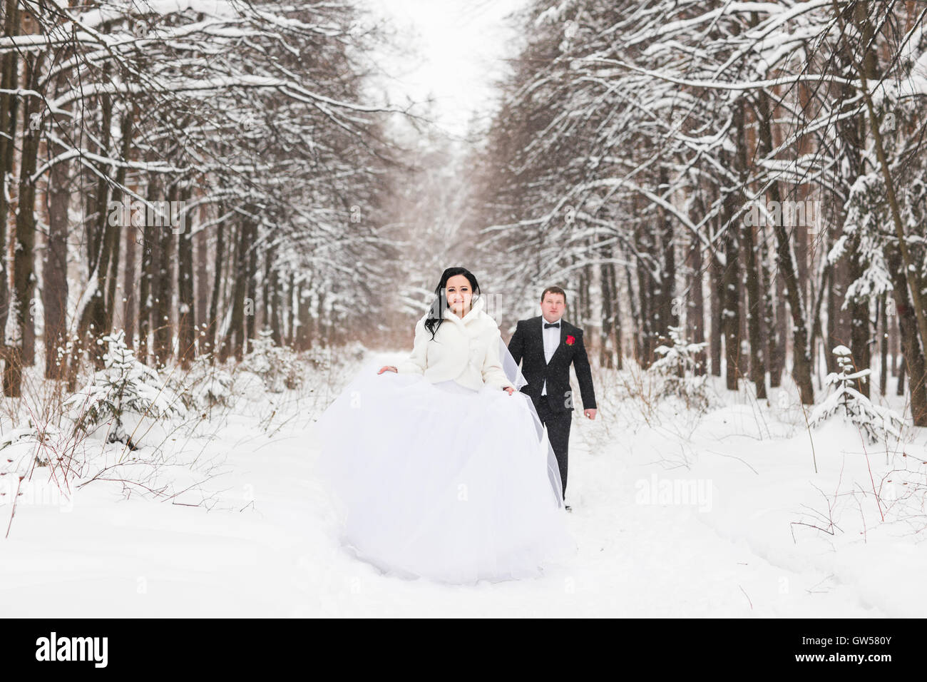 Happy bride and groom in winter wedding day Stock Photo - Alamy